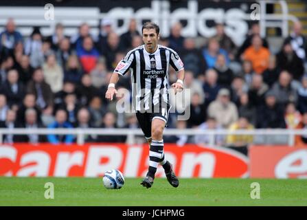 ZURAB KHIZANISHVILI Newcastle United FC NEWCASTLE V DONCASTER ROVERS St James Park, Newcastle, Inghilterra 24 ottobre 2009 GAA2349 ATTENZIONE! Questa fotografia può essere utilizzata solo per il giornale e/o rivista scopi editoriali. Non può essere utilizzata per, Internet/uso Online né per le pubblicazioni riguardanti 1 player, 1 Club o 1 CONCORRENZA, senza autorizzazione scritta da parte di Football DataCo Ltd. Per qualsiasi domanda, contattare Football DataCo Ltd il +44 (0) 207 864 9121 Foto Stock