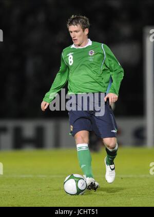 STEVEN DAVIS IRLANDA DEL NORD IRLANDA DEL NORD V SERBIA WINDSOR PARK, BELFAST, IRLANDA DEL NORD 14 novembre 2009 GAA3255 IRLANDA DEL NORD V SERBIA ATTENZIONE! Questa fotografia può essere utilizzata solo per il giornale e/o rivista scopi editoriali. Non possono essere utilizzate per pubblicazioni riguardanti 1 player, 1 Club o 1 concorrenza senza autorizzazione scritta da parte di Football DataCo Ltd. Per qualsiasi domanda, contattare Football DataCo Ltd il +44 (0) 207 864 9121 Foto Stock