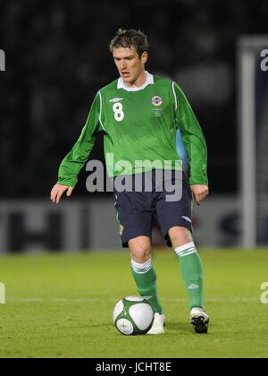 STEVEN DAVIS IRLANDA DEL NORD IRLANDA DEL NORD V SERBIA WINDSOR PARK, BELFAST, IRLANDA DEL NORD 14 novembre 2009 GAA3334 IRLANDA DEL NORD V SERBIA ATTENZIONE! Questa fotografia può essere utilizzata solo per il giornale e/o rivista scopi editoriali. Non possono essere utilizzate per pubblicazioni riguardanti 1 player, 1 Club o 1 concorrenza senza autorizzazione scritta da parte di Football DataCo Ltd. Per qualsiasi domanda, contattare Football DataCo Ltd il +44 (0) 207 864 9121 Foto Stock