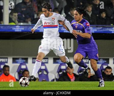 CESAR DELGADO E VARGAS FIORENTINA V LYON (UK) FIORENTINA V LYON (UK) Firenze , Italia 24 novembre 2009 GAB4722 ©PHOTOPQR/LE PROGRES/GUIOCHON STEPHANE - Firenze 24/11/2009 - corrispondenza de della Champion League retour de poule firenze - OL ICI CESAR DELGADO ET VARGAS CHAMPIONS LEAGUE : FIORENTINA VS OL IN ITALIA, Novembre 24th 2009. Attenzione! Questa fotografia può essere utilizzata solo per il giornale e/o rivista scopi editoriali. Non possono essere utilizzate per pubblicazioni riguardanti 1 player, 1 Club o 1 concorrenza senza autorizzazione scritta da parte di Football DataCo Ltd. Per qualsiasi domanda, la preghiamo di cont Foto Stock