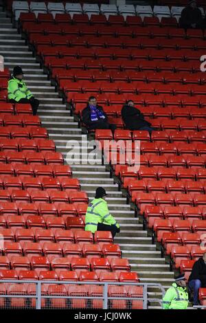 Posti vuoti PRESSO LO STADIO DELLA LUCE SUNDERLAND V PORTSMOUTH SUNDERLAND V PORTSMOUTH STADIUM DI LUCE, Sunderland, Inghilterra 12 dicembre 2009 GAB6256 ATTENZIONE! Questa fotografia può essere utilizzata solo per il giornale e/o rivista scopi editoriali. Non può essere utilizzata per, Internet/uso Online né per le pubblicazioni riguardanti 1 player, 1 Club o 1 CONCORRENZA, senza autorizzazione scritta da parte di Football DataCo Ltd. Per qualsiasi domanda, contattare Football DataCo Ltd il +44 (0) 207 864 9121 Foto Stock