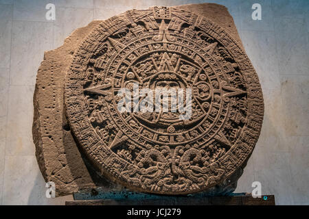 L'Aztec Sunstone presso il Museo Nazionale di Antropologia (Museo Nacional de Antropologia, MNA) - Città del Messico, Messico Foto Stock