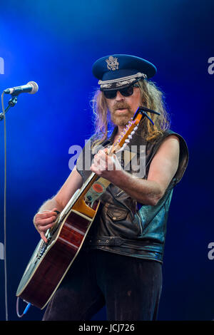 Dundrennan Scozia, Regno Unito - 24 Luglio 2015: Julian Cope esibirsi sul palco Summerisle durante il giorno uno del XIV Festival Wickerman Foto Stock