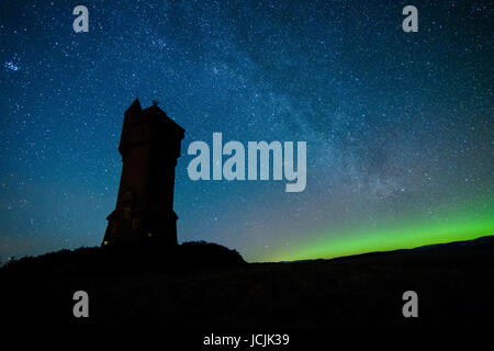 Monumento di Airlie & l'Aurora Boreale Foto Stock