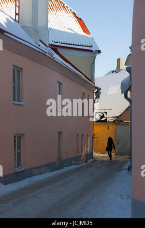 Toom-Rüütli, una tranquilla strada innevata in Toompea (la collina della Cattedrale), Tallinn Foto Stock