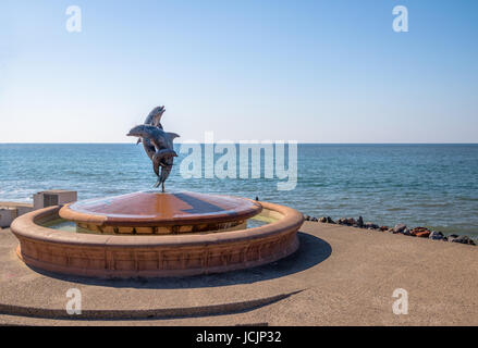 I delfini fontana sul Malecon - Puerto Vallarta, Jalisco, Messico Foto Stock