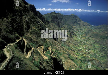 Il paesaggio nei pressi del villaggio di Ponta do Sol vicino a Ribeira Grande sull'isola di Santo Antao in Cape Berde nell'Oceano Atlantico in Africa. Foto Stock