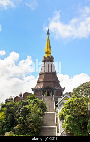 Phra Mahathat Napametanidon pagoda in Doi Intanon montagna in Chiang Mai provincia della Thailandia. Foto Stock