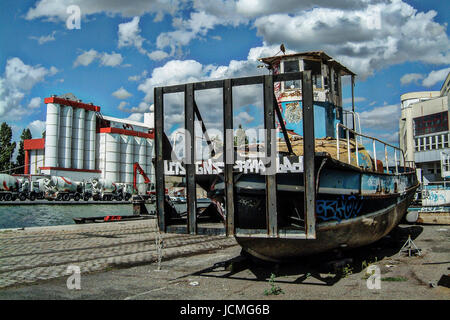 Fiume VECCHIO TUG - CANAL DE L'OURCQ PARIGI FRANCIA © Frédéric BEAUMONT Foto Stock