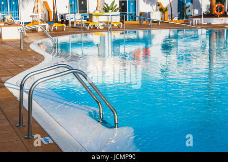 Corralejo, Fuerteventura, Spagna, 03 Aprile 2017: piscina del complesso di hotel Arena Hotel in Corralejo, Spagna Foto Stock