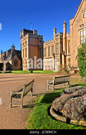 La Newstead Abbey, la casa ancestrale di Lord Byron, nel Nottinghamshire, Inghilterra, Regno Unito. Foto Stock