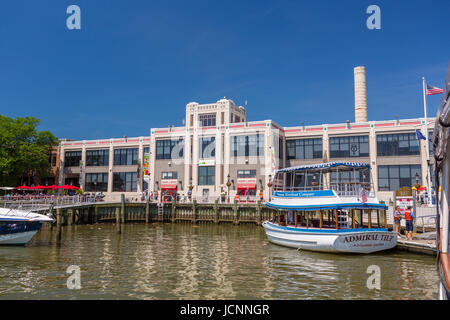 ALEXANDRIA, Virginia, Stati Uniti d'America - Il Siluro Factory Art Center, in Old Town Alexandria, fiume Potomac waterfront. Foto Stock