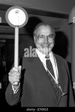 Leader dell opposizione Helmut Kohl prende la metropolitana in Wester Berlino nel 1979. Foto Stock