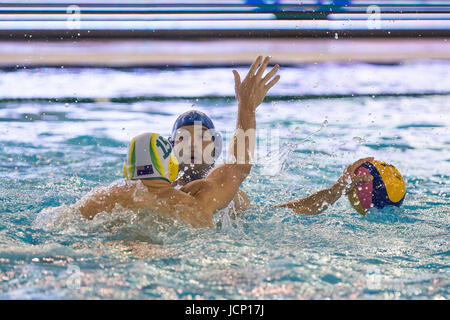 KRAGUJEVAC, SERBIA - Giugno 16, 2017: Filip Filipovic di Serbia in azione durante il maschile di pallanuoto International amichevole tra Serbia e Australia a SC Park Aquatic Center il 16 giugno 2017 a Kragujevac, in Serbia. (Foto di Nikola Krstic / Alamy Live News) Foto Stock