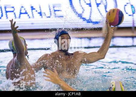 KRAGUJEVAC, SERBIA - Giugno 16, 2017: Filip Filipovic di Serbia in azione durante il maschile di pallanuoto International amichevole tra Serbia e Australia a SC Park Aquatic Center il 16 giugno 2017 a Kragujevac, in Serbia. (Foto di Nikola Krstic / Alamy Live News) Foto Stock