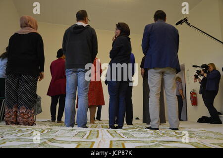 Berlino, Germania. 17 Giugno, 2017. Prima moschea liberale apre a Berlino, Germania Credito: Markku Rainer Peltonen/Alamy Live News Foto Stock