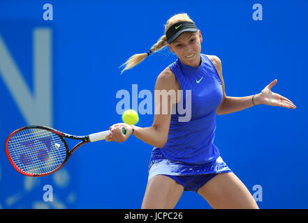 La Croazia ha Donna Vekic in azione contro la Grecia Maria Sakkari durante il giorno cinque del AEGON Aprire Nottingham a Nottingham Centro Tennis. Stampa foto di associazione. Picture Data: venerdì 16 giugno 2017. Vedere PA storia TENNIS Nottingham. Foto di credito dovrebbe leggere: Tim Goode/PA FILO Foto Stock