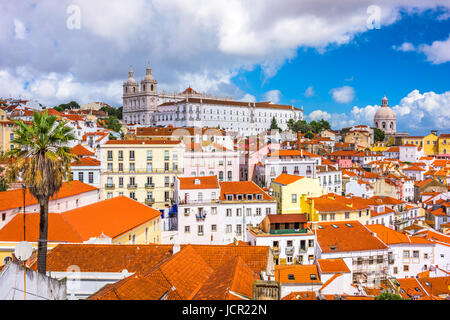 Lisbona, Portogallo skyline della città all'Alfama. Foto Stock