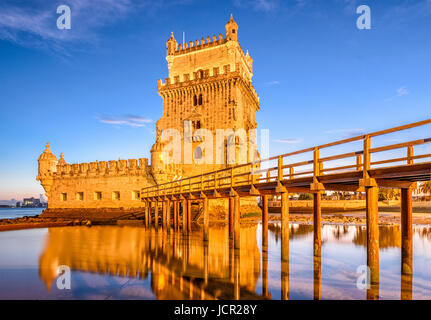 La Torre di Belem sul fiume Tago a Lisbona, Portogallo. Foto Stock