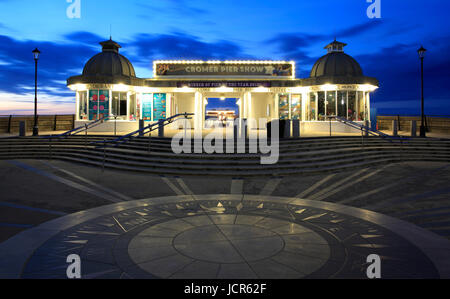 Il molo tradizionale a Cromer, North Norfolk, Inghilterra, Europa Foto Stock