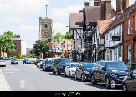 Pinner High Street, a nord di Londra suburban shopping centre Foto Stock