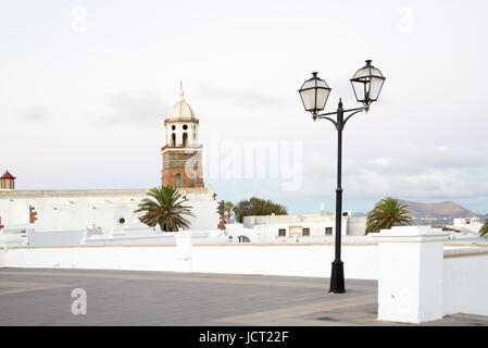 Vista sui tetti della città di Teguise a Lanzarote isole Canarie. Foto Stock