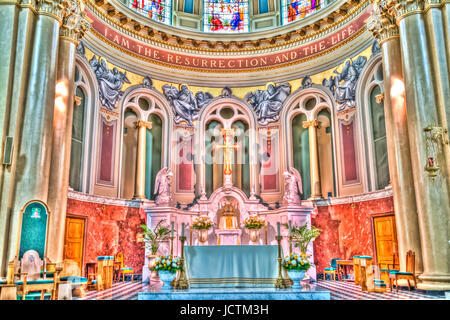 Harrisburg, Stati Uniti d'America - 24 Maggio 2017: all'interno di San Patrizio chiesa cattedrale con decorazioni colorate in Pennsylvania capitol city Foto Stock