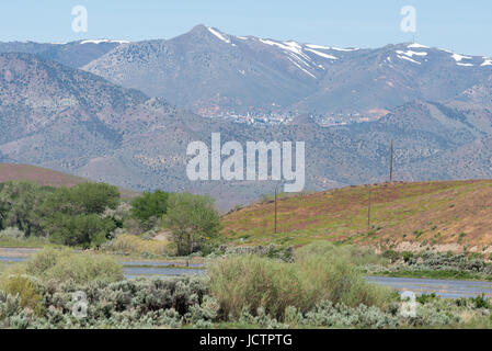 Carson River Valley con la storica città mineraria di Carson City in distanza, Nevada. Foto Stock