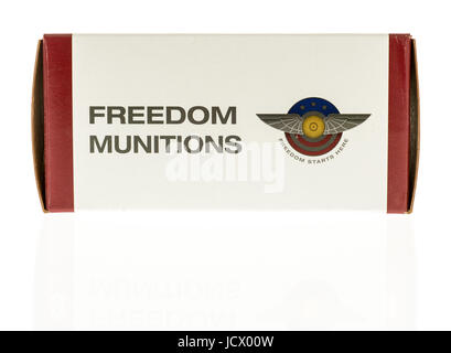 Winneconne, WI -11 giugno 2017: una scatola di munizioni Freedon ammo isolato su un background Foto Stock
