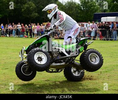 Stunt Mania display in Banbury & District mostrano in Spiceball Park, Banbury, Regno Unito Foto Stock