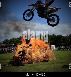 Stunt Mania display in Banbury & District mostrano in Spiceball Park, Banbury, Regno Unito Foto Stock