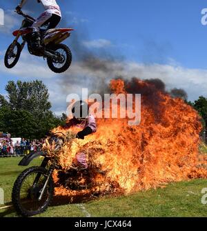 Stunt Mania display in Banbury & District mostrano in Spiceball Park, Banbury, Regno Unito Foto Stock