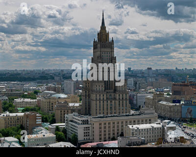 Vista da Lotte-Plaza sull'edificio di Stalin, Ministero degli Affari Esteri, Affari Esteri, Mosca, Russia, Europa Foto Stock