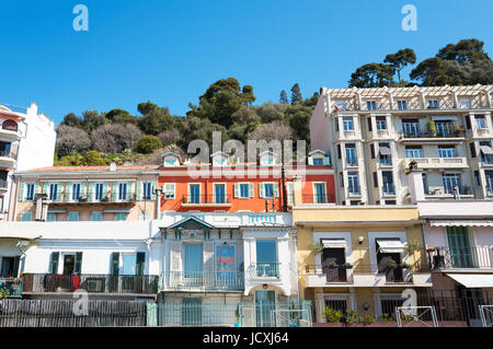 Nizza, Francia - 19 Marzo 2016: case colorate in mare Foto Stock