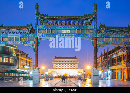 Pechino Zhengyang Jianlou Gate in Qianmen Street nella città di Pechino, Cina. Foto Stock