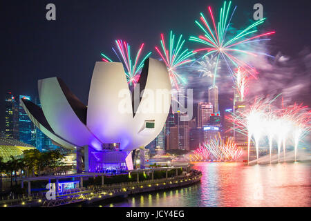 La città di Singapore, Singapore - 18 Luglio 2015: Fuochi d'artificio di SG50 celebrazioni nella città di Singapore, Singapore. Foto Stock