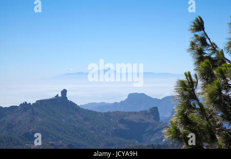 Gran Canaria, vista da Pico de Las Nieves verso il Teide Tenerife, Roque Nublo a sinistra Foto Stock