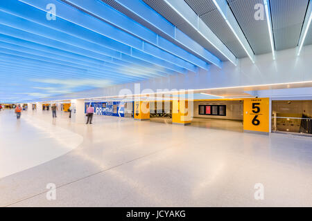 New York City, NY - Giugno 15, 2017: aperto recentemente Penn Station rinnovo al di sotto del James A. Farley Post Office, Manhattan New York City Foto Stock