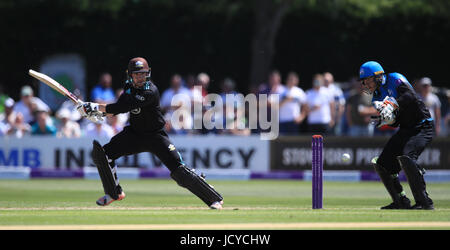 Surrey il marchio Stoneman durante il Royal London un giorno Cup, Semi finale corrispondono a New Road, Worcester. Stampa foto di associazione. Picture Data: Sabato 17 Giugno, 2017. Vedere PA storia CRICKET Worcester. Foto di credito dovrebbe leggere: Mike Egerton/filo PA. Restrizioni: solo uso editoriale. Nessun uso commerciale senza il previo consenso scritto da parte della BCE. Immagine ancora utilizzare solo. Assenza di immagini in movimento per emulare broadcast. Non rimuovere od oscurare del logo dello sponsor. Foto Stock