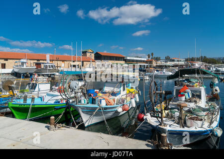 Porto di Pafo e area turistica, negozi di souvenir, fronte mare, Cipro Foto Stock