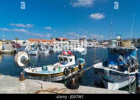 Porto di Pafo e area turistica, negozi di souvenir, fronte mare, Cipro Foto Stock