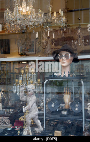 Negozio di antiquariato finestra, la città vecchia, Gamla Stan; Stoccolma; Svezia Foto Stock