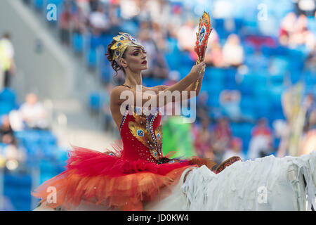 San Pietroburgo. 17 Giugno, 2017. Foto scattata a giugno 17, 2017 mostra la cerimonia di apertura della FIFA Confederations Cup 2017 a San Pietroburgo, Russia. Credito: Evgeny Sinitsyn/Xinhua/Alamy Live News Foto Stock