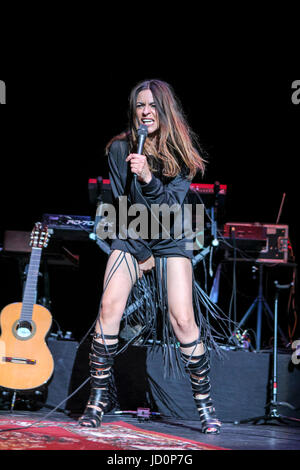 Miami Beach, FL, Stati Uniti d'America. 16 Giugno, 2017. Bebe in concerto al Fillmore Miami Beach a giugno 16, 2017 a Miami Beach, in Florida. Credito: Majo Grossi/media/punzone Alamy Live News Foto Stock