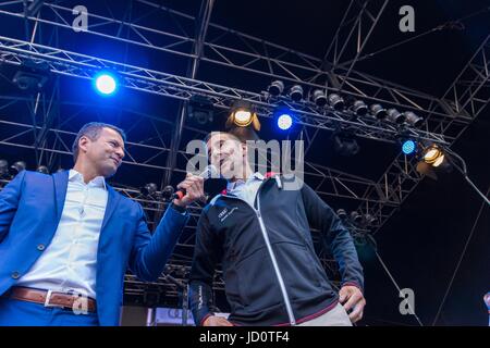 Kiel, Germania. 17nd giugno, 2017. Impressioni del primo giorno della Kieler Woche 2017 con la grande apertura dal famoso TV tedesca Host Kai Pflaume © Björn Deutschmann/Alamy Live News Foto Stock