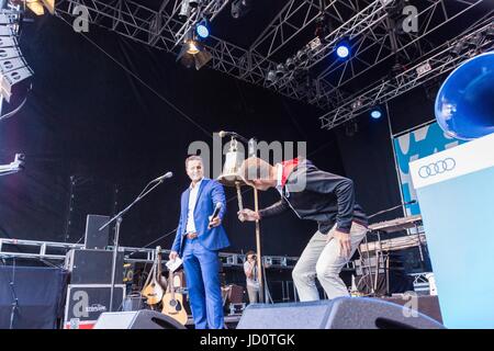 Kiel, Germania. 17nd giugno, 2017. Impressioni del primo giorno della Kieler Woche 2017 con la grande apertura dal famoso TV tedesca Host Kai Pflaume © Björn Deutschmann/Alamy Live News Foto Stock