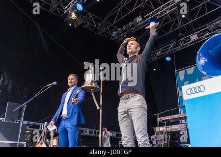 Kiel, Germania. 17nd giugno, 2017. Impressioni del primo giorno della Kieler Woche 2017 con la grande apertura dal famoso TV tedesca Host Kai Pflaume © Björn Deutschmann/Alamy Live News Foto Stock