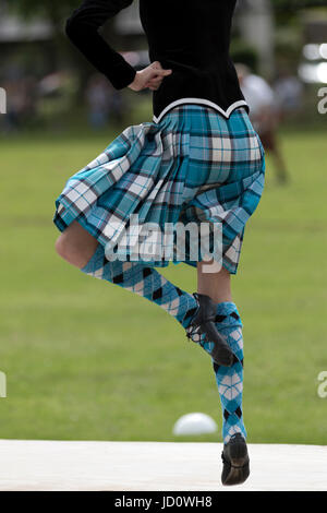 Oldmeldrum, Scotland, Regno Unito. 17 Giugno, 2017. Un ballerino Highland esecuzione durante i Giochi delle Highland a Oldmeldrum in Aberdeenshire, Scozia. Credito: AC Immagini/Alamy Live News Foto Stock