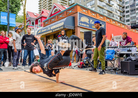 Hip Hop Break dance Demo e concorrenza, la Giornata senza automobili, West End di Vancouver, British Columbia, Canada. Foto Stock