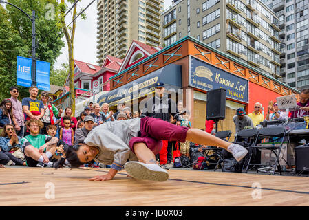 Hip Hop Break dance Demo e concorrenza, la Giornata senza automobili, West End di Vancouver, British Columbia, Canada. Foto Stock